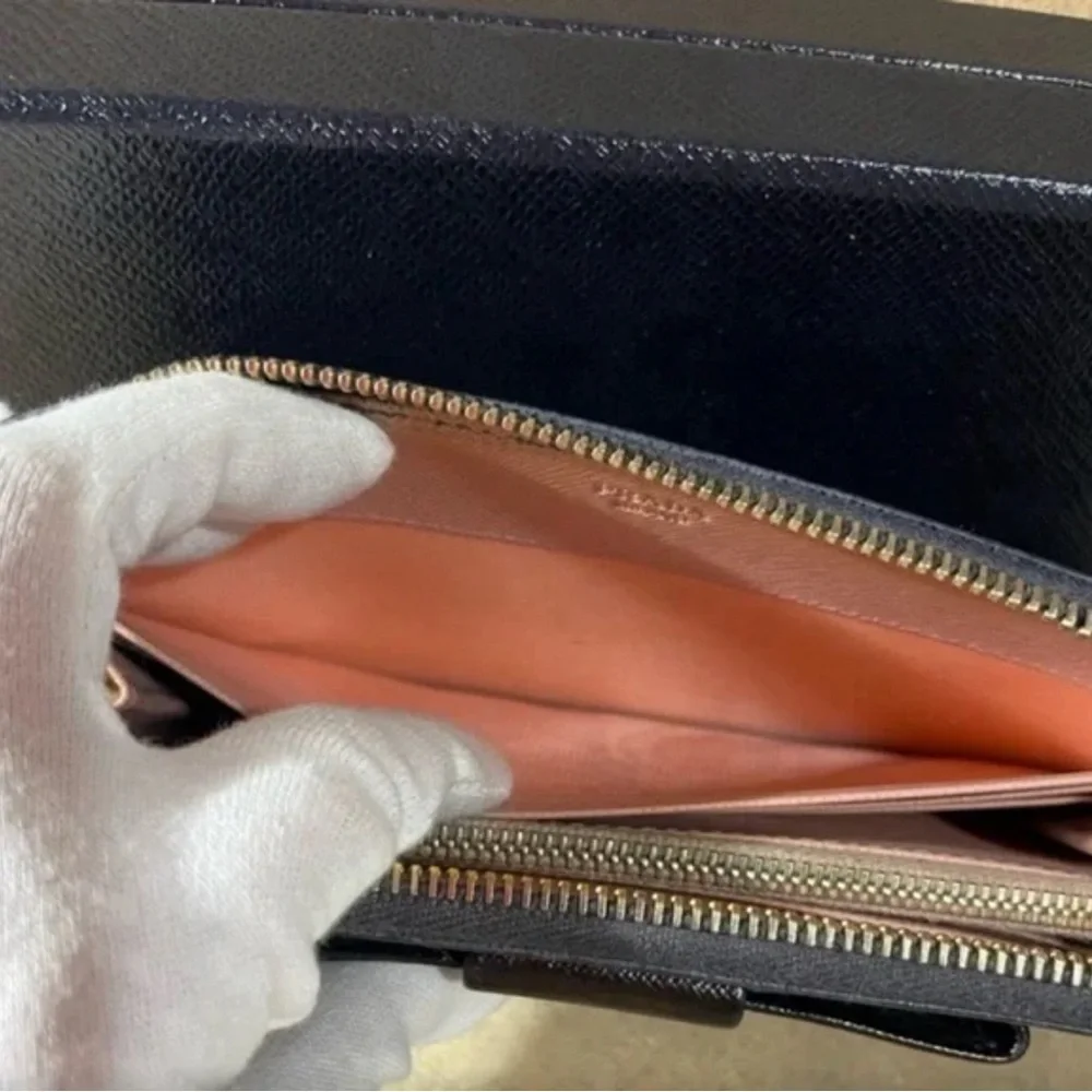PRADA Iridescent Black Leather Pink Interior Wallet - Picture 4 of 7